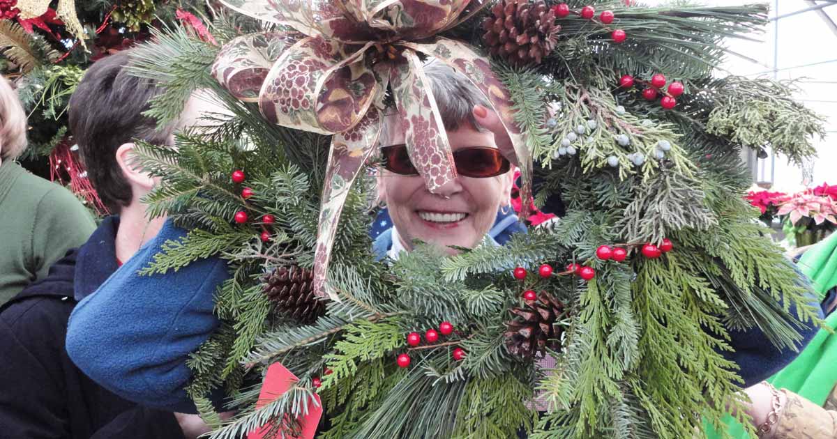 Create a Holiday Wreath Virtually with Your Groups